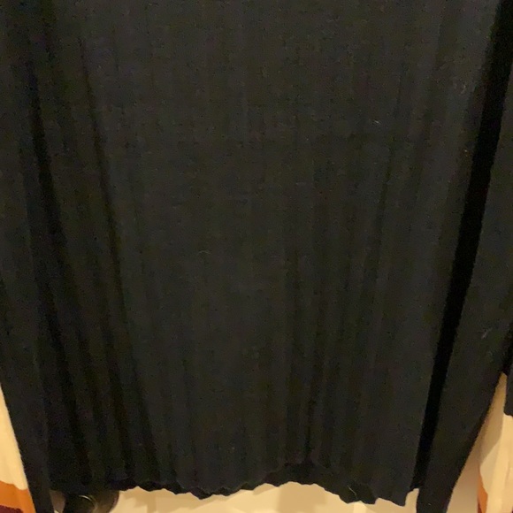 Navy pleated sweater with striped sleeves - Picture 4 of 5